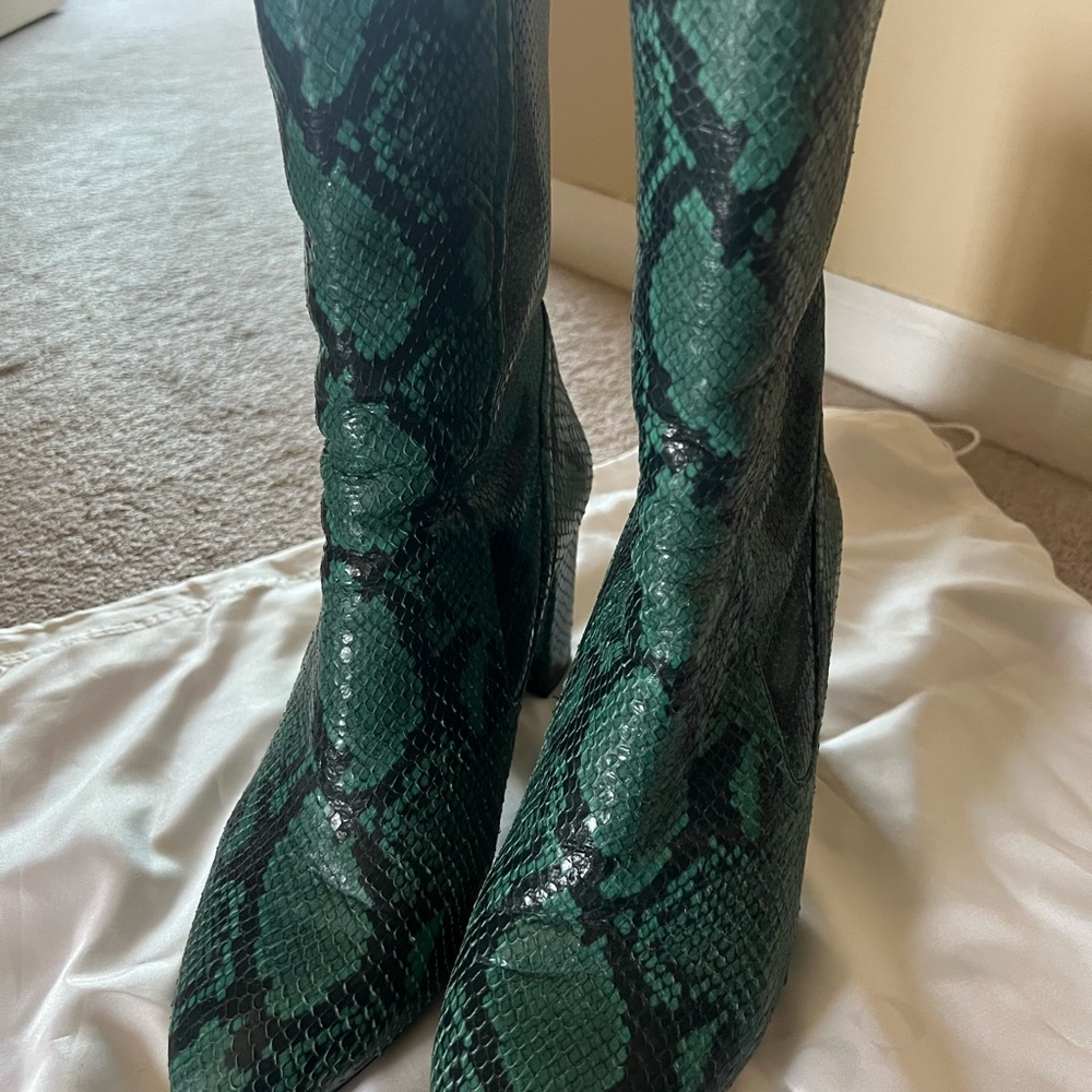 Stuart Weitzman Green Python Print Booties (Fifer… - image 7
